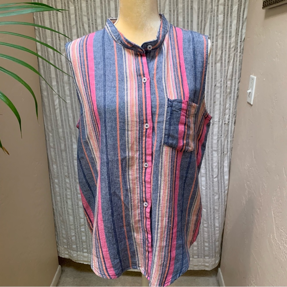 Multi colored eclectic 90s feel, sleeveless button down.